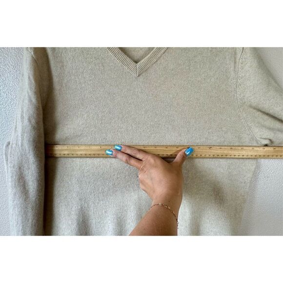 Club Room 100% Cashmere Classic V-Neck Men's Lightweight Cream Sweater Large - Picture 9 of 10